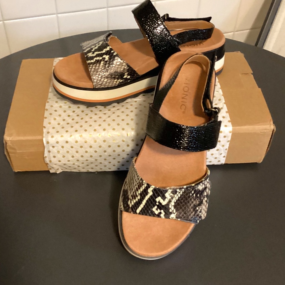 Vionic ‘Brielle’ Flatform Sandal Stingray